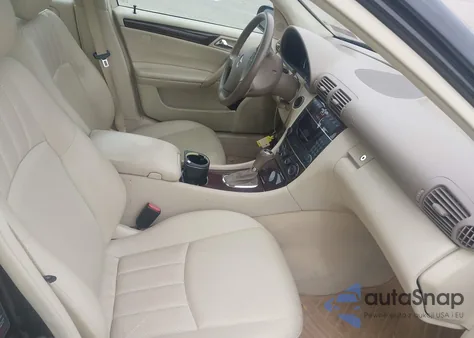 2005 Mercedes-Benz C 240 Luxury 4Matic из США, поврежденный, VIN WDBRF81J45F616976